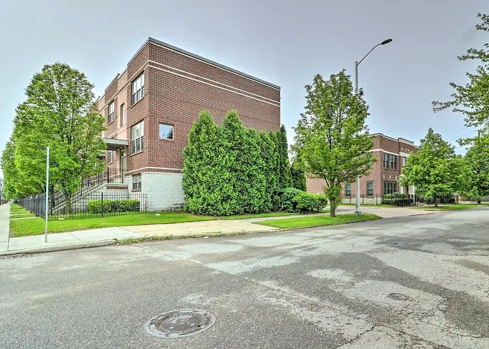 Urban Escape W/ Patio - 2 Mi To Downtown Detroit!