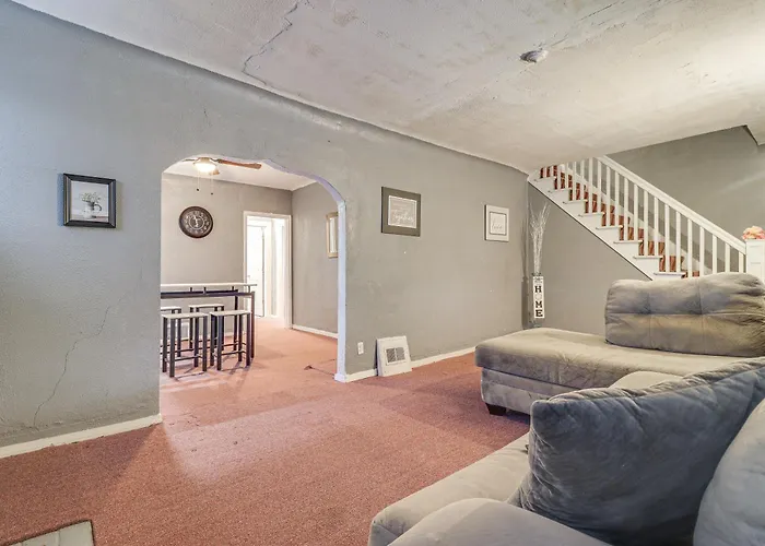 Easy Dtwn Detroit Access: No Pets Family Home
