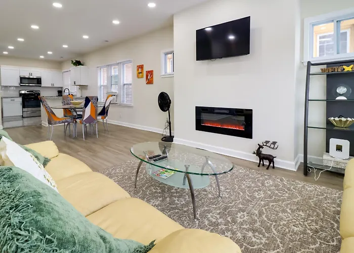 Modern Updates & Great Location! Detroit Duplex