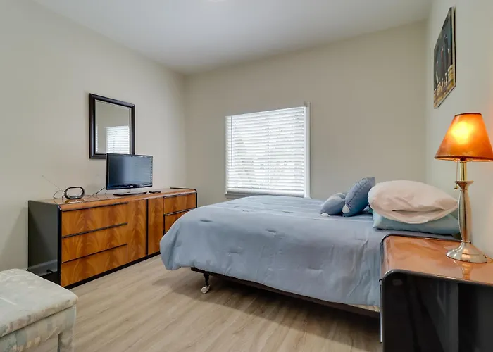 Modern Updates & Great Location! Detroit Duplex