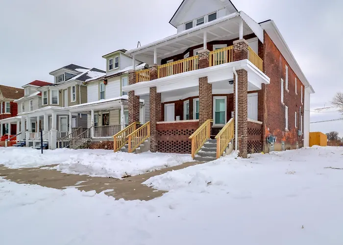 1 Mile To Henry Ford Hospital! Renovated Rental