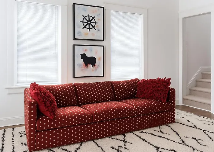 Detroit 4Br Home | Bathtub & Pet Friendly Stay