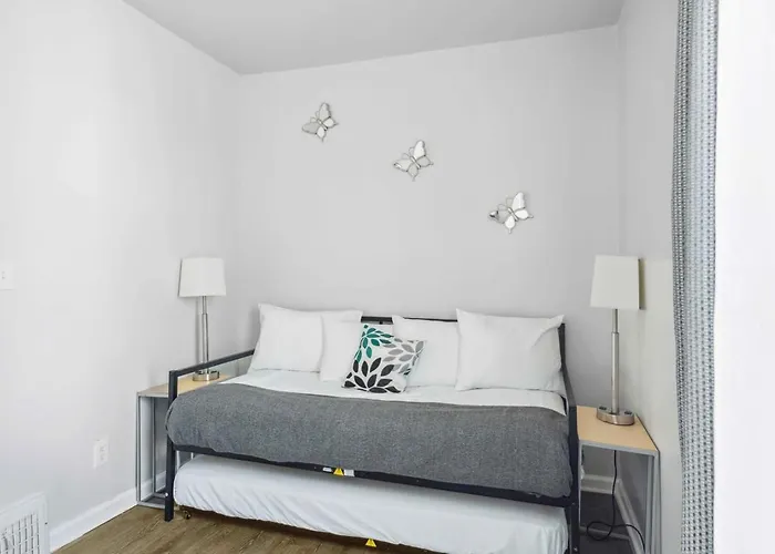 Detroit 3Br Retreat W/ Wi-Fi + Street Parking