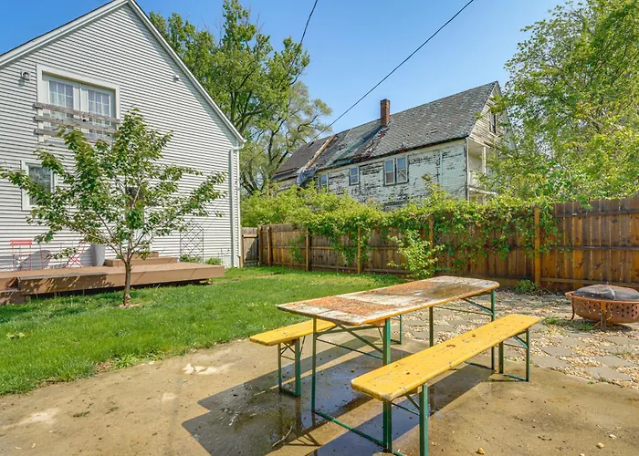 Yard & Fire Pit! Chic Retreat, 2 Mi To Ford Field