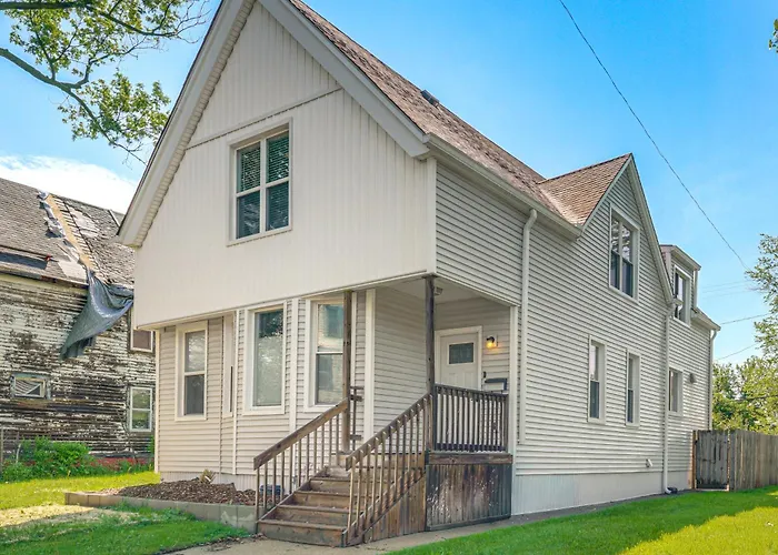 Yard & Fire Pit! Chic Retreat, 2 Mi To Ford Field